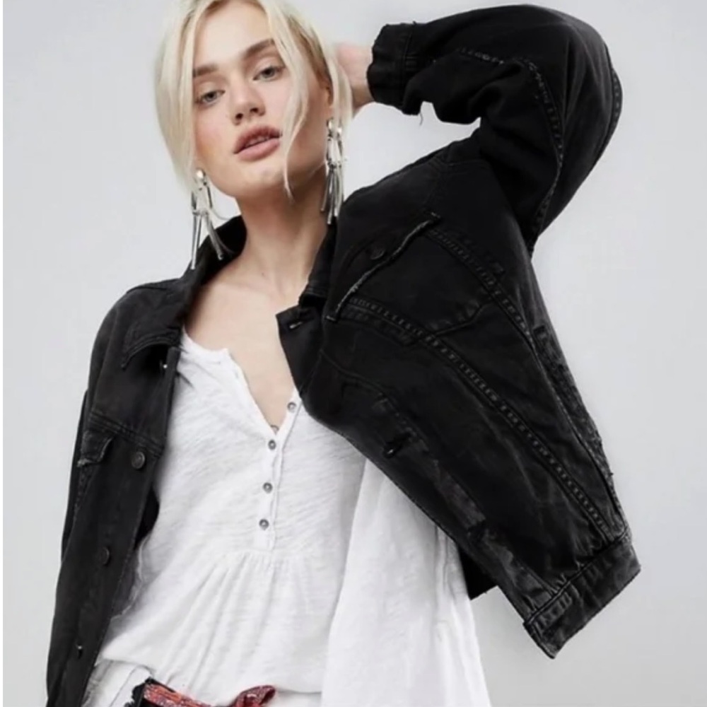 FREE PEOPLE Oversized Embroidered Back Denim Jacket Size M/L - Picture 11 of 16